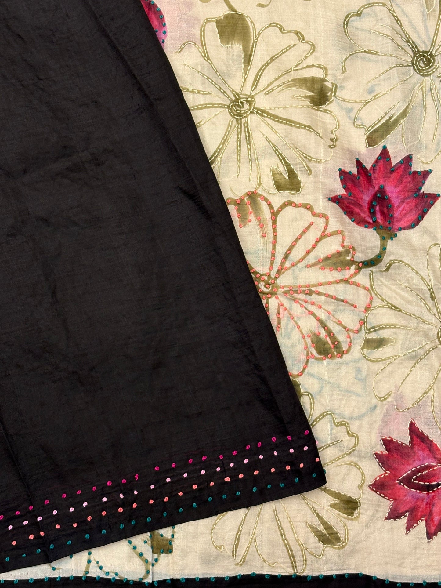 Contrast color with detailed knot work for border