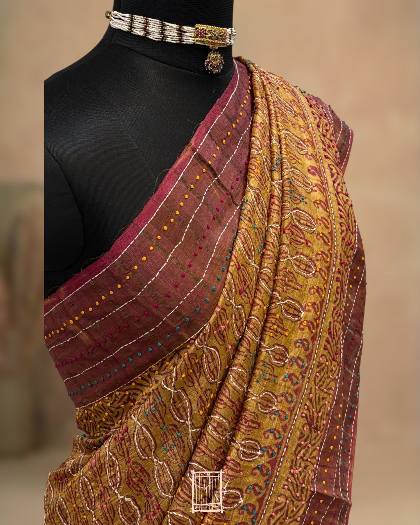 The zari border with knot work at pallu