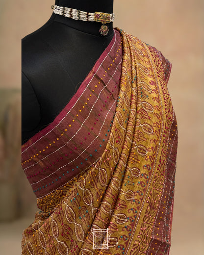 The zari border with knot work at pallu