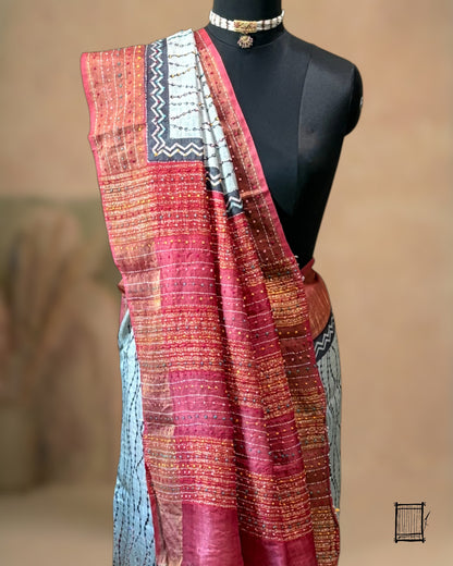 linear red contrast pallu with kantha and knot work