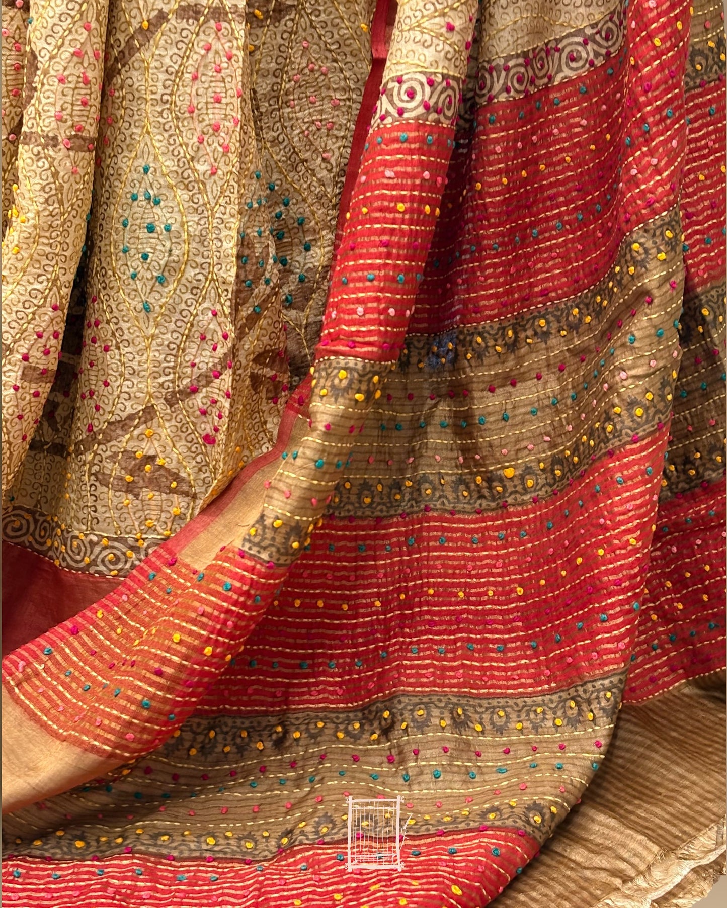 Red pallu with horizontal design with kantha and knot work
